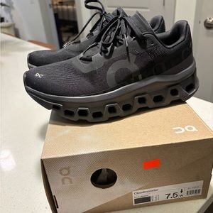 ON CLOUDMONSTER ALL BLACK!!